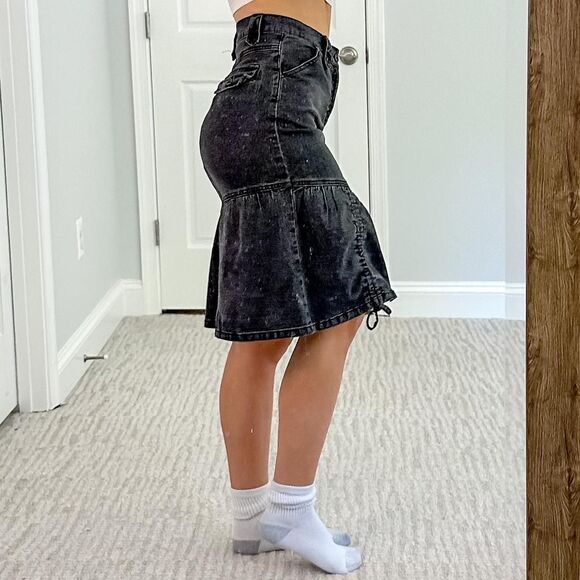 Vintage True Y2k let me knee length B. Black denim mini skirt with ruffle small - Picture 2 of 8
